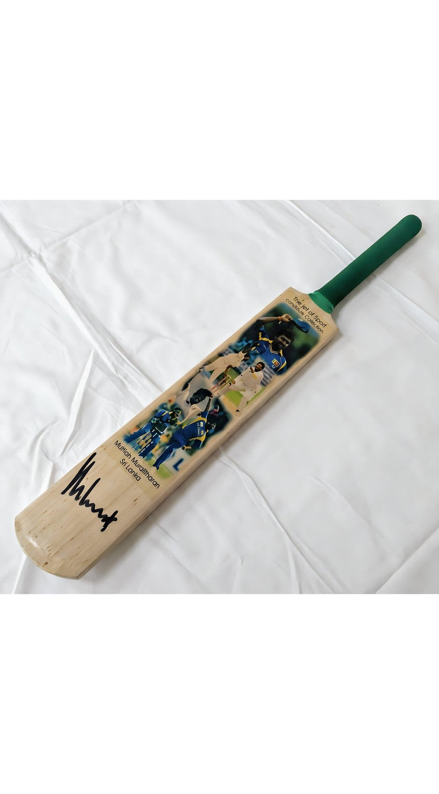 Muttiah Muralitharan Signed Mini Cricket Bat Rare Collectible for Fans